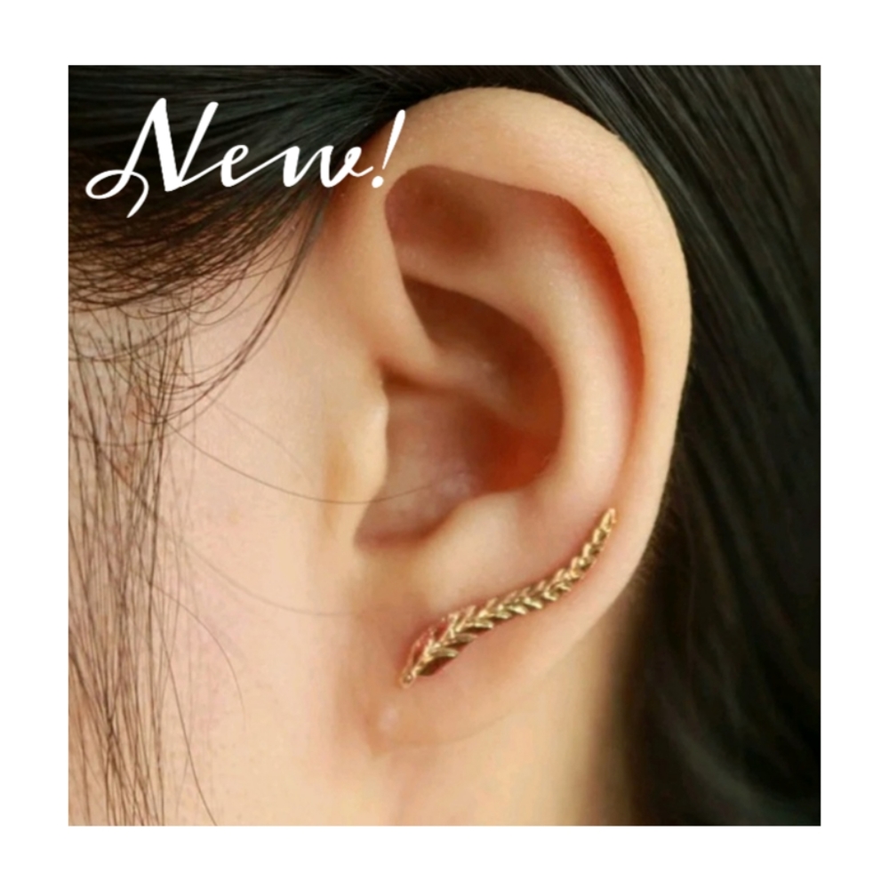 💖 Gold Leaf Blade Earrings